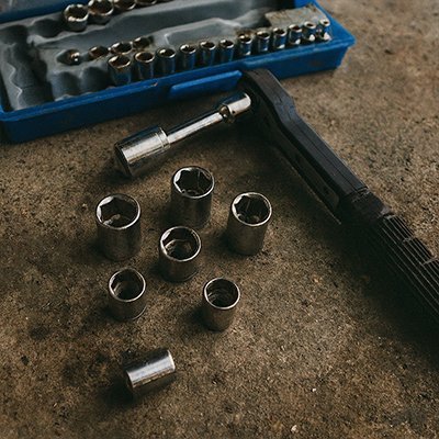 Ensemble complet de 40 pièces clé à douille avec coffret de rangement organisé
