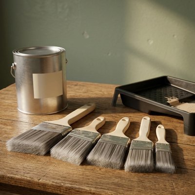 Kit de pinceaux professionnels à poils synthétiques avec manche bois sur table