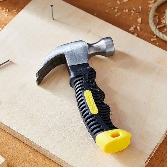 Marteau arrache-clou professionnel avec poignée ergonomique noire et jaune - Tête en acier forgé