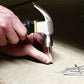 Utilisation du marteau arrache-clou pour enfoncer des clous avec précision - Outil de bricolage professionnel