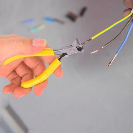 Pince coupante mini avec poignées antidérapantes jaunes coupant fils électriques cuivre - outil électricien professionnel