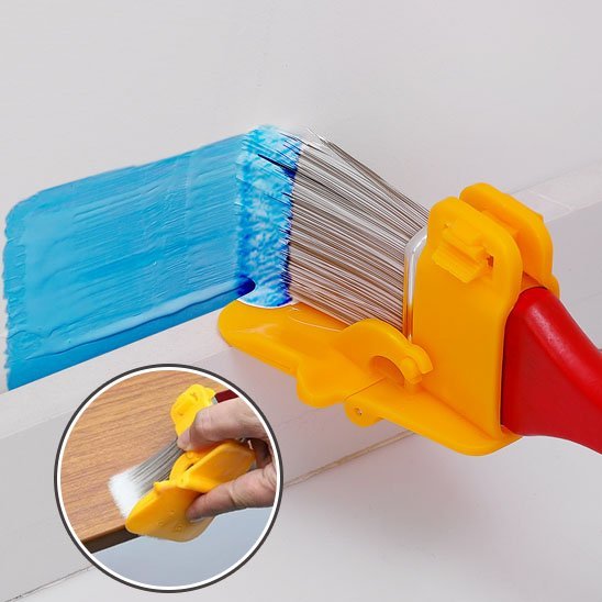 Pinceaux avec guide de précision appliquant de la peinture bleue sur un mur blanc