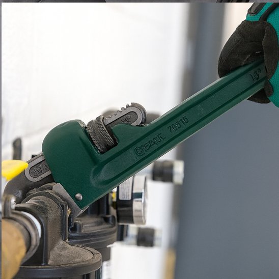 Vue latérale de la clé à griffe montrant la construction robuste en acier