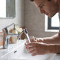 Embout robinet orientable pour remplir un verre facilement
