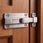 Loquet de porte en acier inoxydable installé sur porte bois