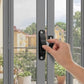 loquet pour porte coulissante noir en action balcon