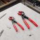 Pince multiprise deux tailles sur établi atelier