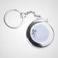 Ruban mètre porte-clés 2m x 6mm – boîtier rond coloris argent chromé, chaîne argentée, fond gris